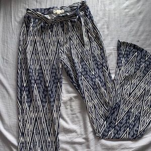 Women’s flare stretch pants